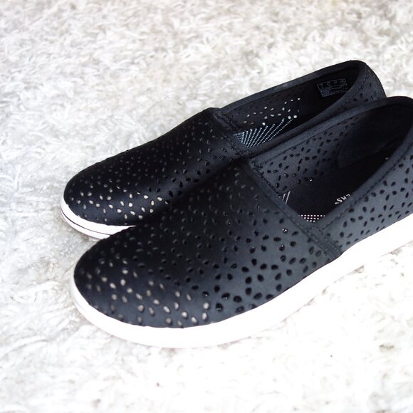 Clarks Cloudsteppers Breeze Emily Slip-On Update your casual wardrobe with the C - Picture 5 of 7